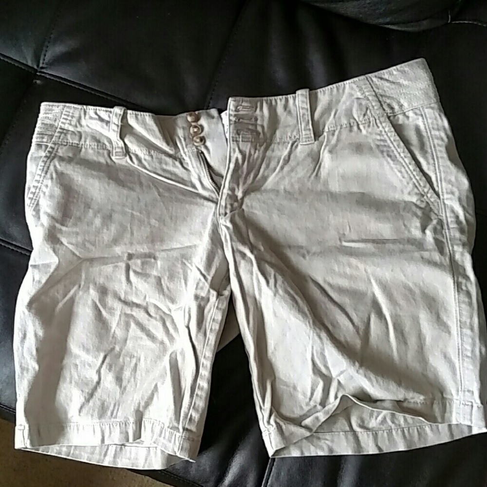 Tan Short